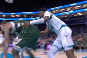 扣我扔我还骂我？米勒隔扣库兹马后顺势将其甩出场外：大傻逼一个