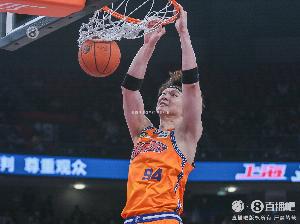 没怎么发力！王哲林8中5轻松拿下14分7板3助1断1帽