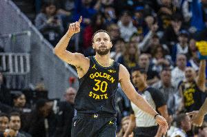 克尼佩尔：我们已拼尽全力限制库里接球封堵三分 他是独一无二的