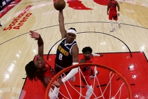 石破天惊！沃特森中路突击 腾空暴起超远滑翔无视防守炸裂劈扣