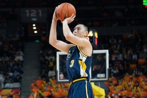 状态堪忧啊！胡明轩9投3中得8分1板3助3断1帽 正负值-36全场最低