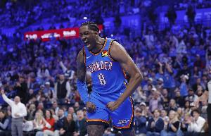 13+7+7+3断！戴格诺特：杰伦威的优秀之处在于他各方面都很出色