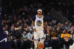 仙人指路！库里送击地妙传 小佩顿跟进起飞折叠双手暴扣