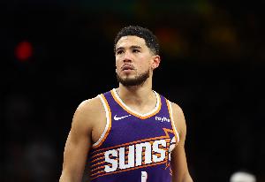 不在状态！布克半场8中3拿到6分 正负值-10最低