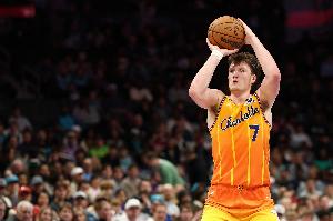 科尔：克尼佩尔身上有太多穆林的影子 他球商很高投篮手感极佳