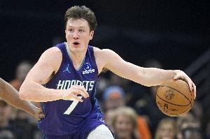 未来可期！4号秀克尼佩尔11中7拿到20分5板8助 三分7中4