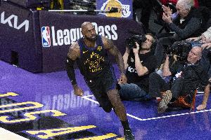 沃尔：詹姆斯已经尽力了 现实一点 湖人真的期望他能做到更多吗？