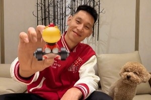 书豪发文：新年新皮肤 顺便介绍我的过年搭子 祝大家2026身体健康