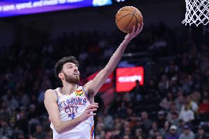 硬特确实硬！霍姆格伦上半场7中5得12分7板1助2帽 三分2中1