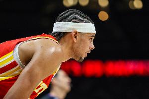 美记：老鹰可能将纽厄尔加入浓眉交易中 打包波津&肯纳德配平薪资