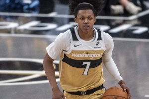 高效替补！卡尔顿·卡林顿14投7中&三分11中6 得到20分5板5助