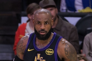 夸梅时隔10天在小号复出：说老詹秃头让我号违规了 他这么在意啊