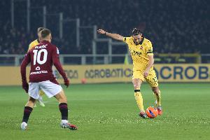 米兰12月最佳进球：拉比奥特对都灵打进的29米世界波