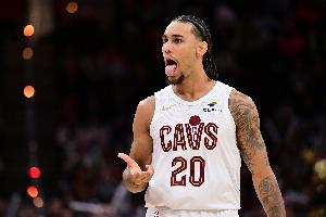 撑起替补席！泰森16中7砍18分2板3助 梅里尔三分9中4贡献16分