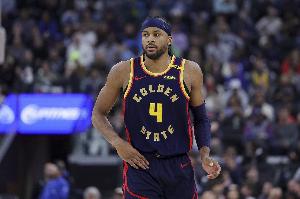 血亏！穆迪压哨送三分犯规 赛恩·詹姆斯3罚2中