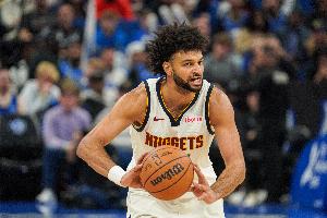 哥几个放心歇着！贾马尔·穆雷上半场7中3得13分2板4助 罚球5中5