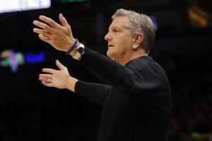 芬奇：我们曾经历过这样艰难时期 球员会团结一致共渡难关