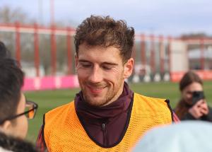 法尔克：格雷茨卡在同热刺对话，但拜仁预计冬窗不会放他离队