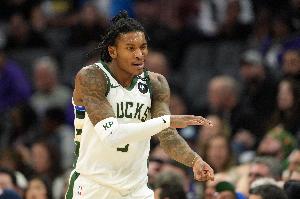 潇洒写意！小凯文·波特中路迎着两人防守 帅气大回环拉杆上进