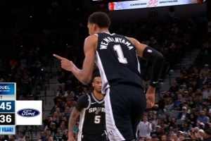 对攻大战！尼克斯首节9记三分45-36领先马刺 布伦森11分