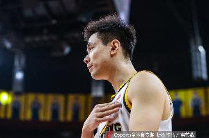 杨鸣谈赵继伟恢复：刚跟队合练&练得也非常小心 还需要一段时间