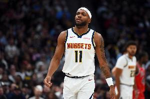 布朗两罚不中造险情！解说：你小子从猛龙挣了不少钱就手软啊