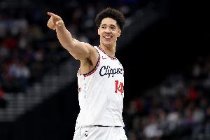 尼德豪泽：从小就看哈登卡佩拉打球 现在能让登哥教我这意义重大