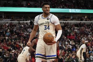 字母哥第八次30分钟以内砍至少30分15板 NBA历史最多&第二名仅3次