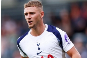 官方：热刺召回外租斯托克城的20岁中场杰米·唐利