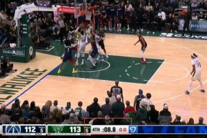 不知道球碰筐了？字母哥摘前场板没等犯规 最终补篮被帽+被绝杀