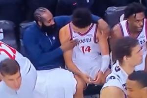 😢阿祖哭晕！哈登亲昵搂着尼德豪泽：又是拉手 又是揉胸！