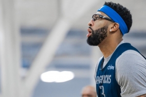 已连续缺阵2场！独行侠官方晒训练照：浓眉现身看起来心情不错