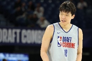 队记：从备战选秀到夏联再到常规赛 杨瀚森这一年一直在进步