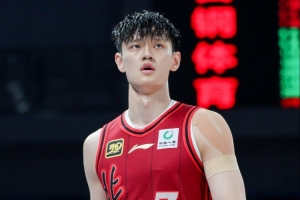 许利民：曾凡博将出战对阵广东的比赛！此前小曾表示自身状态还行