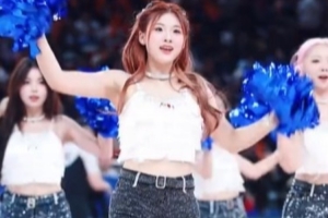 上海男篮主场啦啦队晒舞蹈视频：我们是谁 你点开看看啊