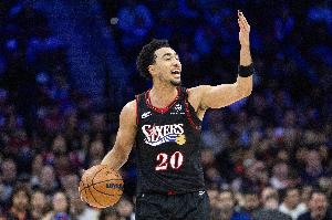 命中率35.9%！麦凯恩：不会刻意调整投篮动作 相信手感会回来的