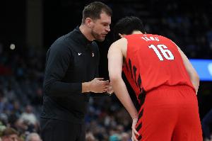 王仕鹏：斯普利特的任务是带队进附加赛 杨瀚森能力要够会不用？