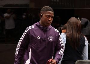 太阳报：梅努不想放弃自己的曼联生涯，他决心重新振作