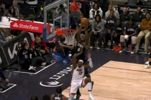 给阿德巴约吓坏了！萨瑟送抛传 杜伦垂直上升空接炸扣