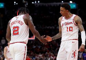 福将但还在找状态！芬尼·史密斯复出后火箭豪取四连胜