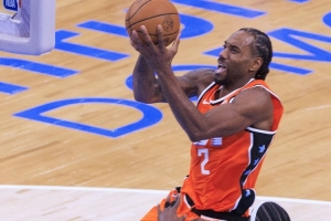 小卡赛季场均28.5分6.5板3.4助2.1断&命中率几乎180 得分生涯新高