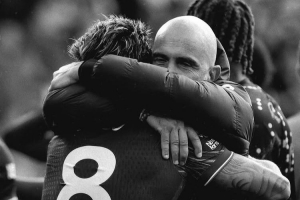 恩佐社媒晒同马雷斯卡拥抱照：我们赢得了2座奖杯，我将永生难忘