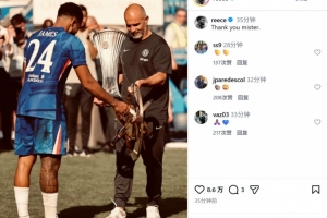 切尔西队长詹姆斯社媒晒同马雷斯卡及2座奖杯合照：谢谢您，先生