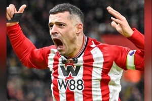 媒体报道曼城对阵桑德兰时丢分+阿森纳领先4分，扎卡转发这条动态