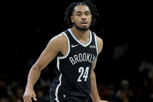 球队今天人手不足仍然打替补是否沮丧？托马斯：不予置评