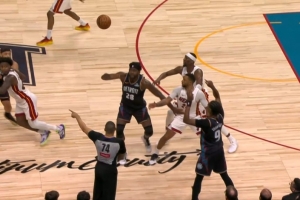 世界难题！奥萨尔边线发球直接失误 彻底葬送希望