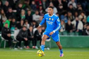 皇马官方：卡瓦哈尔参加部分合练，阿诺德已恢复带球训练