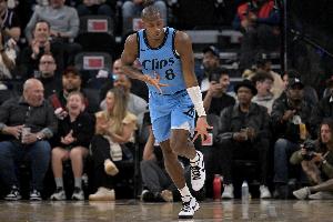 还敢放吗？邓恩本赛季投出40%三分命中率 近8场三分37中18