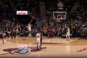 手感火热！哈达威压哨跳投稳稳命中 掘金领先9分进入第四节