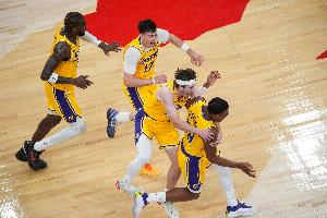 拉拉维亚：灰熊的节奏快得惊人 我们作为一个整体全力拼出胜利